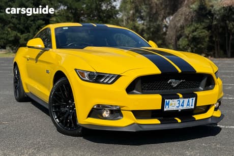 Yellow 2017 Ford Mustang Coupe Fastback Gt 5.0 V8