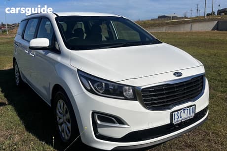 White 2018 Kia Carnival Wagon S