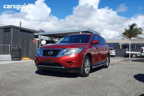 Red 2016 Nissan Pathfinder Wagon St (4X2)