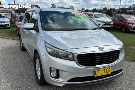 Silver 2015 Kia Carnival Wagon Si