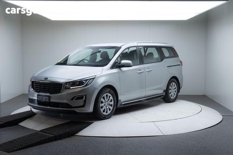 Silver 2018 Kia Carnival Wagon S