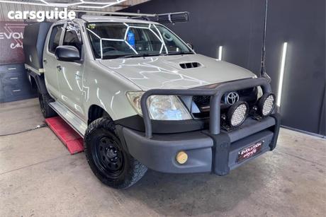Silver 2009 Toyota Hilux Dual Cab Pick-up Sr (4X4)