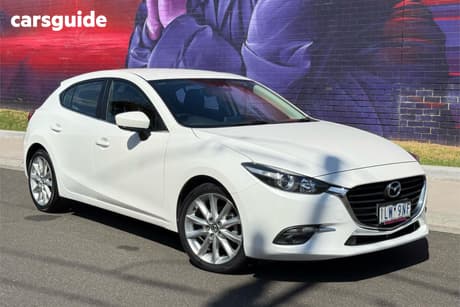 White 2017 Mazda 3 Hatchback Sp25