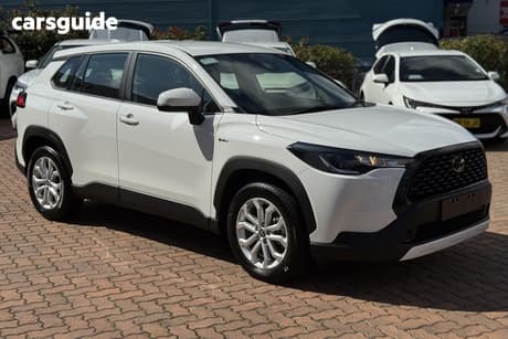 White 2024 Toyota Corolla Cross Wagon Gx 2Wd Hybrid