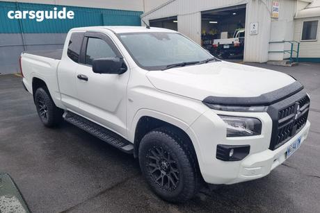 White 2025 Mitsubishi Triton Club Cab Pickup Glx+ (4X4)