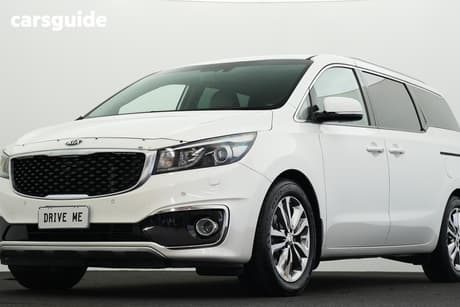 White 2015 Kia Carnival Wagon Platinum