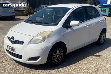 White 2008 Toyota Yaris Hatchback Yr