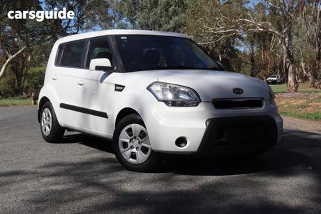 White 2010 Kia Soul Hatchback