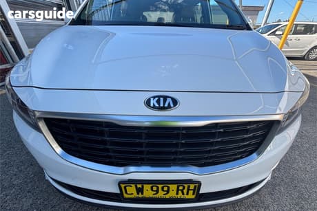 White 2020 Kia Carnival Wagon S