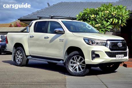 White 2018 Toyota Hilux Double Cab Pick Up Sr5 (4X4)