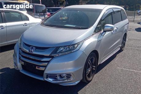 Silver 2017 Honda Odyssey Wagon (Hybrid)