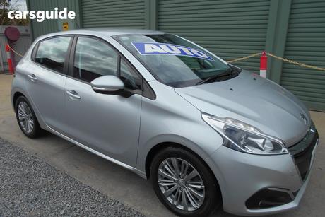 Silver 2015 Peugeot 208 Hatchback Active