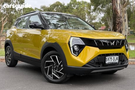 Yellow 2025 Mahindra Xuv 3Xo Wagon Ax7L