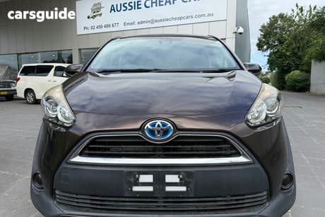 Brown 2016 Toyota Sienta Wagon (Hybrid) G