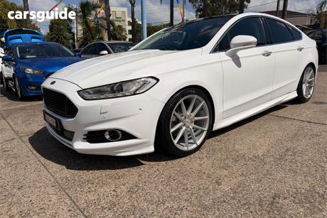 White 2015 Ford Mondeo Hatchback Titanium