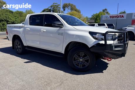 White 2023 Toyota Hilux Double Cab Pick Up Sr (4X4)