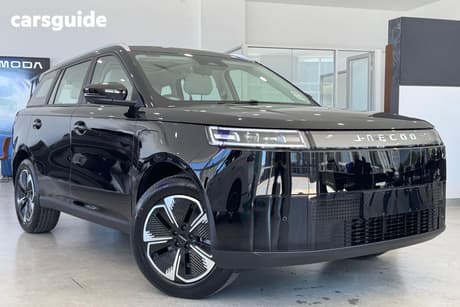 Black 2026 Jaecoo J5 SUV EV SUMMIT F