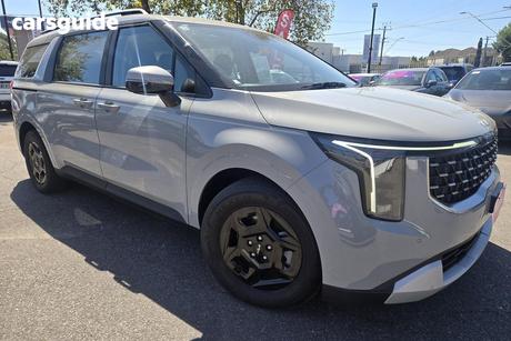 Silver 2024 Kia Carnival Wagon S