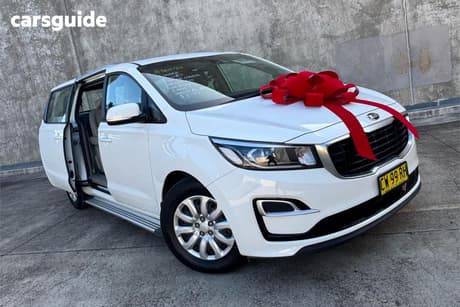 White 2020 Kia Carnival Wagon S