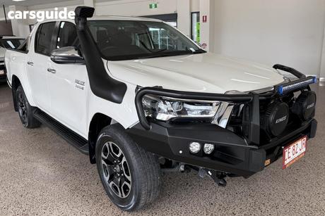 White 2022 Toyota Hilux Double Cab Pick Up Sr5 + Premium Interior (4X4)