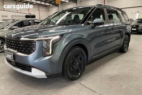 Green 2024 Kia Carnival Wagon S