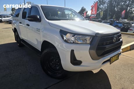 White 2022 Toyota Hilux Double Cab Pick Up Sr (4X4)