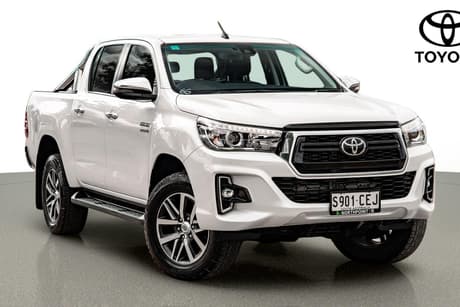 White 2020 Toyota Hilux Double Cab Pick Up Sr5 (4X4)