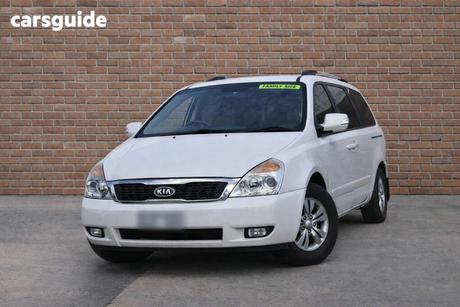 White 2012 Kia Grand Carnival Wagon Si