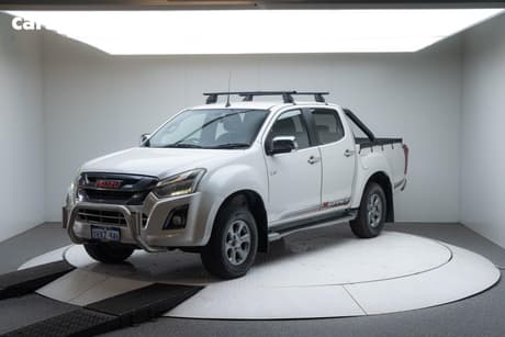 White 2017 Isuzu D-MAX Crew Cab Utility X-Runner (4X4) Pearl White