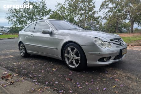 White 2013 Lexus CT200H Hatchback Sports Luxury