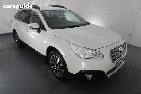 White 2017 Subaru Outback Wagon 2.5I