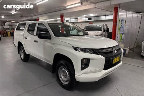 White 2022 Mitsubishi Triton Double Cab Pick Up Glx (4X2)