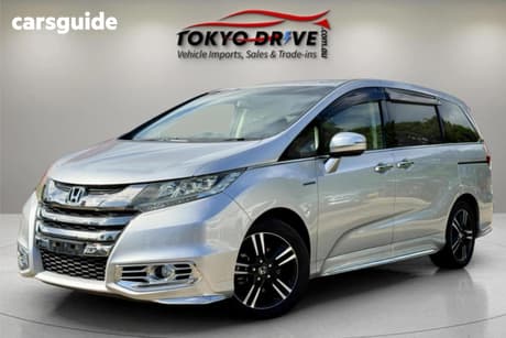 Silver 2017 Honda Odyssey Wagon (Hybrid)