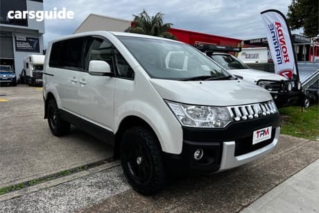 White 2013 Mitsubishi Delica SUV D:5