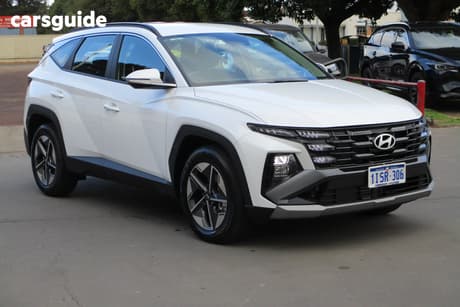 White 2025 Hyundai Tucson Wagon Hybrid (Fwd)