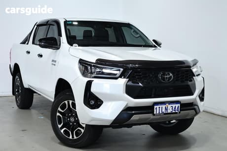 White 2024 Toyota Hilux Double Cab Pick Up Sr5 + Premium Interior (4X4)