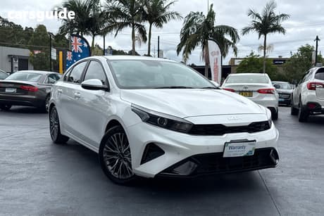 White 2022 Kia Cerato Sedan Sport