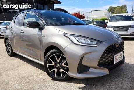 Bronze 2024 Toyota Yaris Hatchback Zr Hybrid