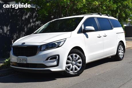 White 2018 Kia Carnival Wagon S