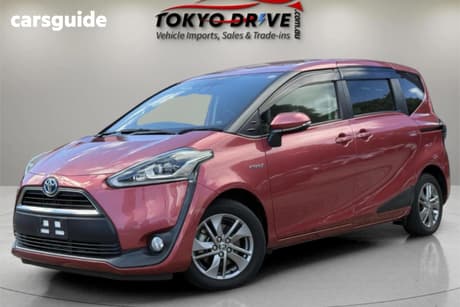 Red 2017 Toyota Sienta Wagon (Hybrid) G