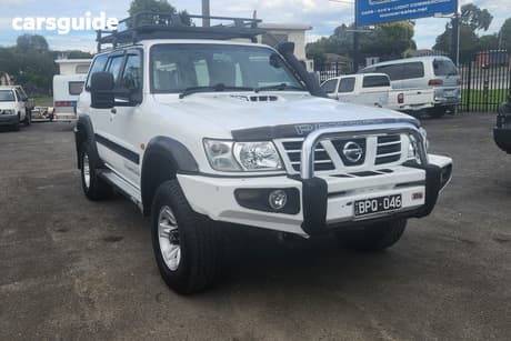 White 2004 Nissan Patrol Wagon St (4X4)