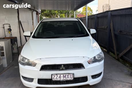 White 2010 Mitsubishi Lancer Sedan Es