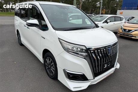 White 2018 Toyota Esquire SUV HYBRID