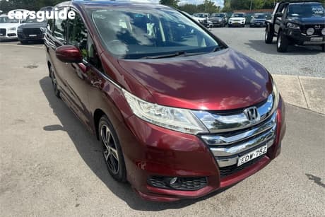 Red 2015 Honda Odyssey Wagon Vti-L