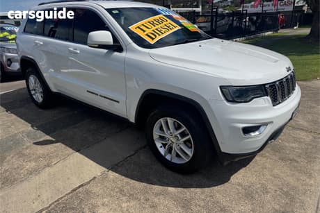 White 2017 Jeep Grand Cherokee Wagon Laredo (4X4)