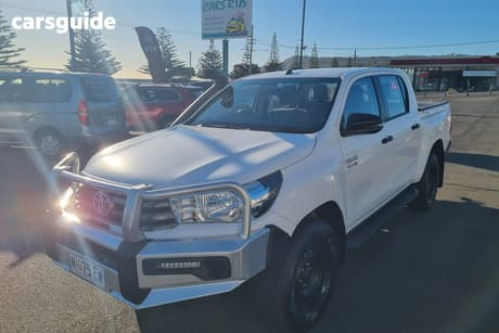 White 2018 Toyota Hilux Double Cab Pick Up Sr (4X4)