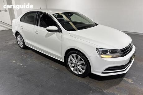 White 2015 Volkswagen Jetta Sedan 118 Tsi Comfortline