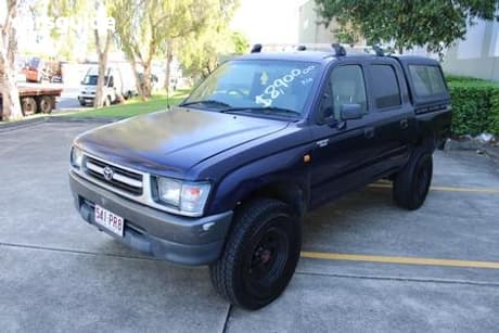 Blue 2000 Toyota Hilux Dual Cab Pick-up (4X4)