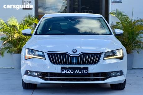 White 2017 Skoda Superb Sedan 206 Tsi