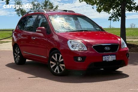 Red 2011 Kia Rondo Wagon Sli